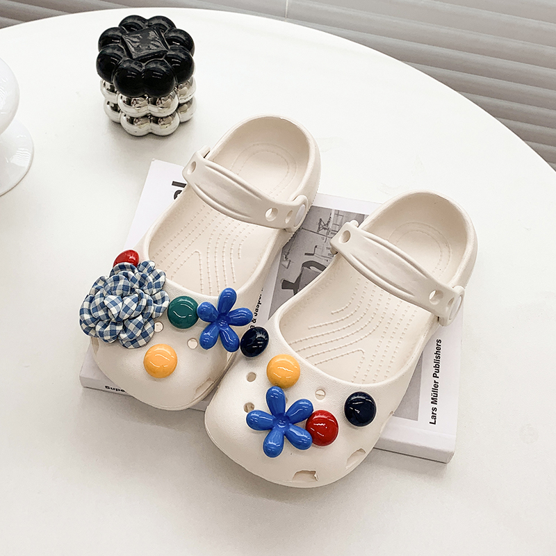 Outdoor Camping Slippers - A pair of decorative Mary Jane